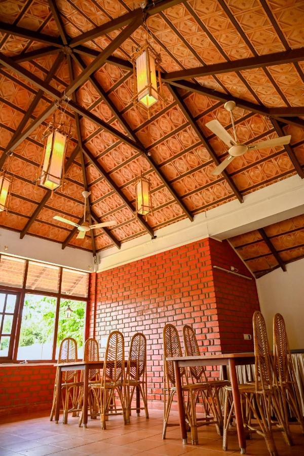 The Shire Hotel Sultan Bathery Buitenkant foto