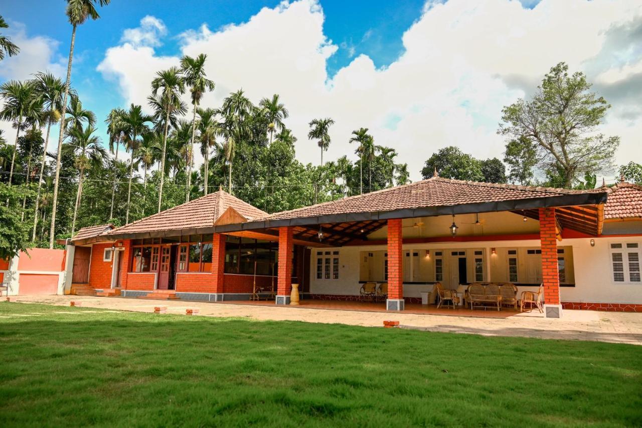 The Shire Hotel Sultan Bathery Buitenkant foto