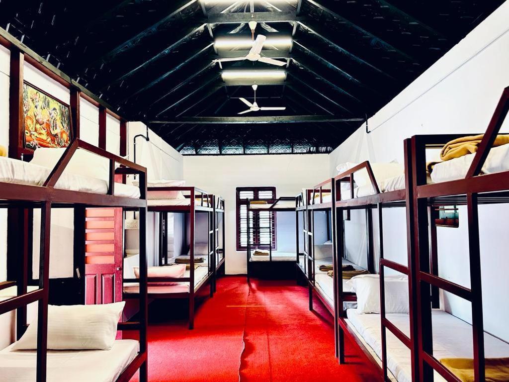 The Shire Hotel Sultan Bathery Buitenkant foto